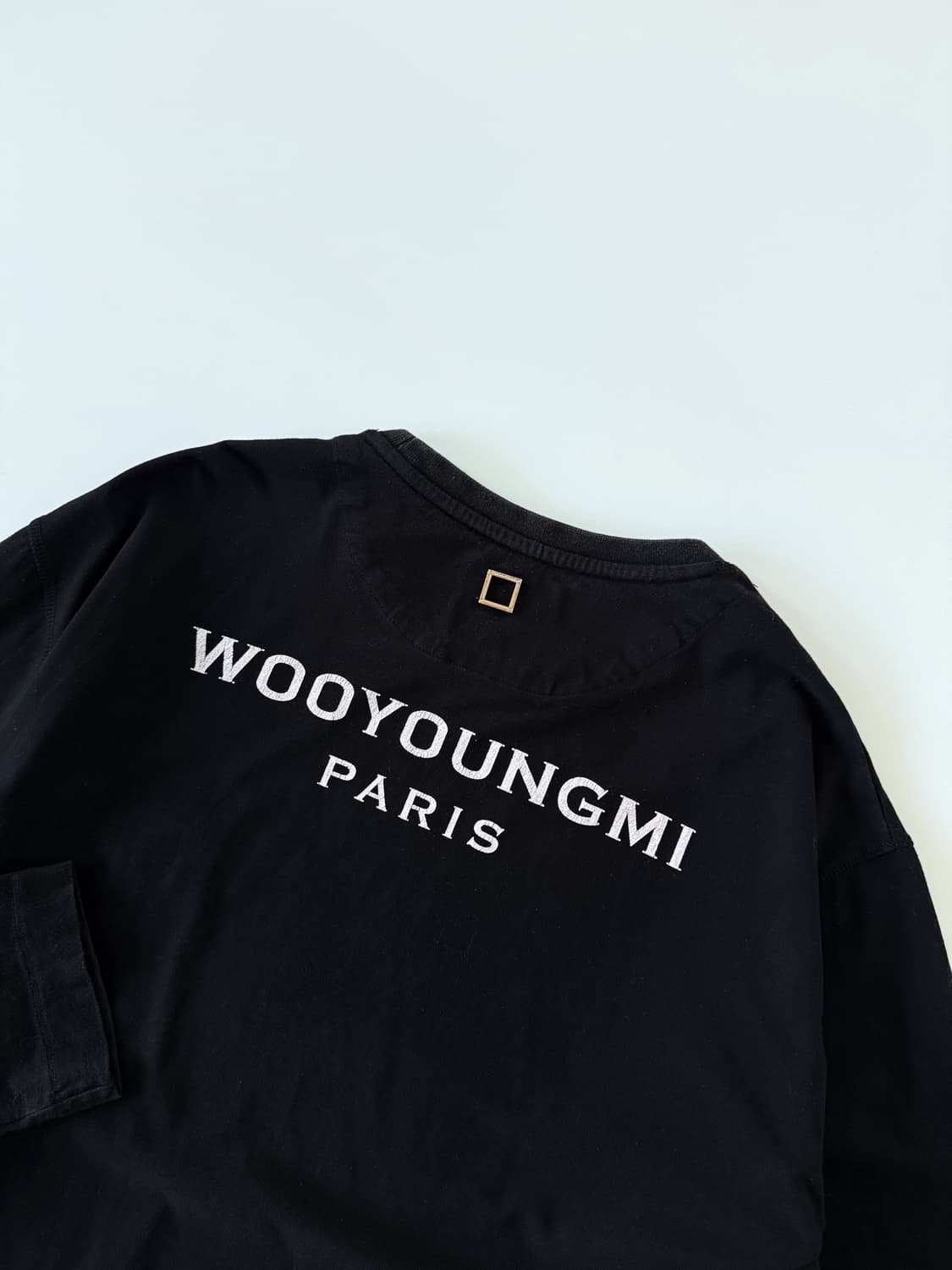 우영미 19ss 오버핏 백로고 블랙 롱슬리브 상품이미지3