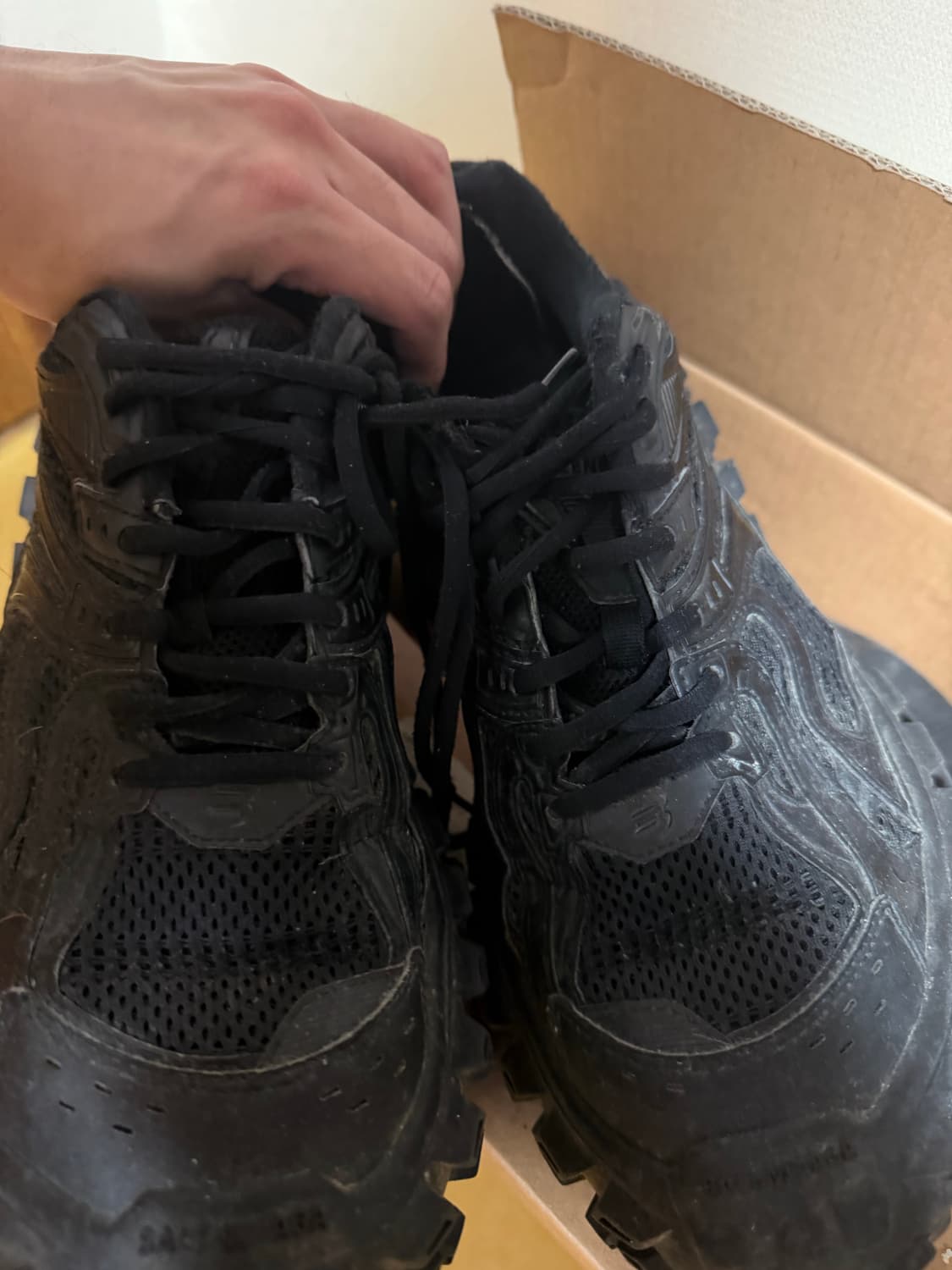 발렌시아가 디펜더 42 상품이미지1