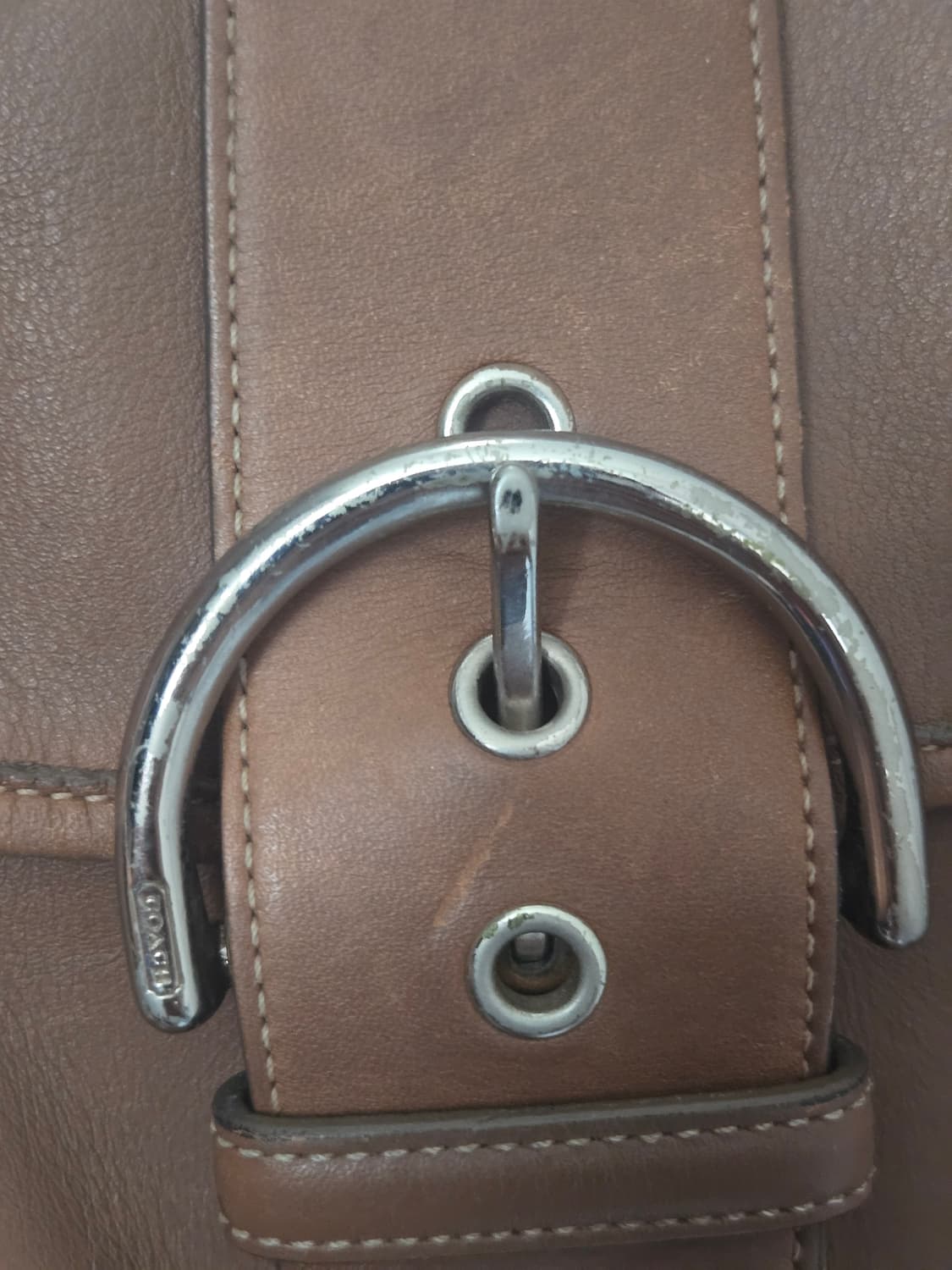 코치 소호 버클 남성 크로스백 브라운 상품이미지3