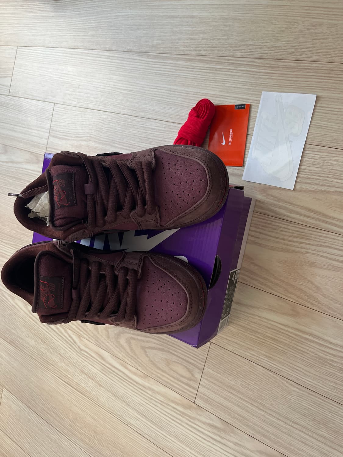 나이키 SB 덩크 로우 프리미엄 버건디 크러쉬235  FN0619-600 상품이미지2