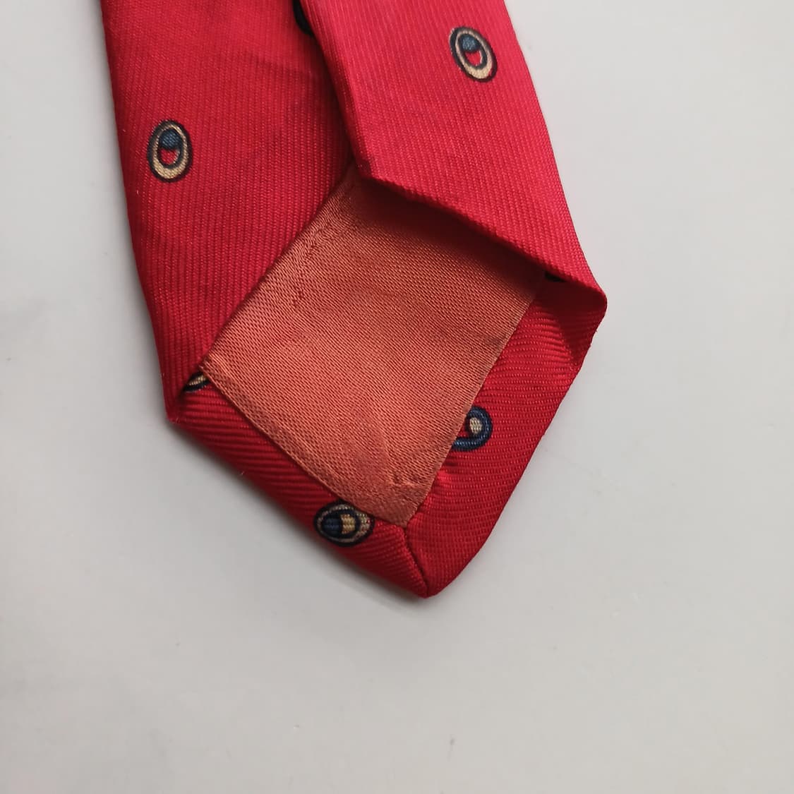 입생로랑 실크 레드 도트 패턴 넥타이 7.8cm B등급 A18500
 상품이미지9