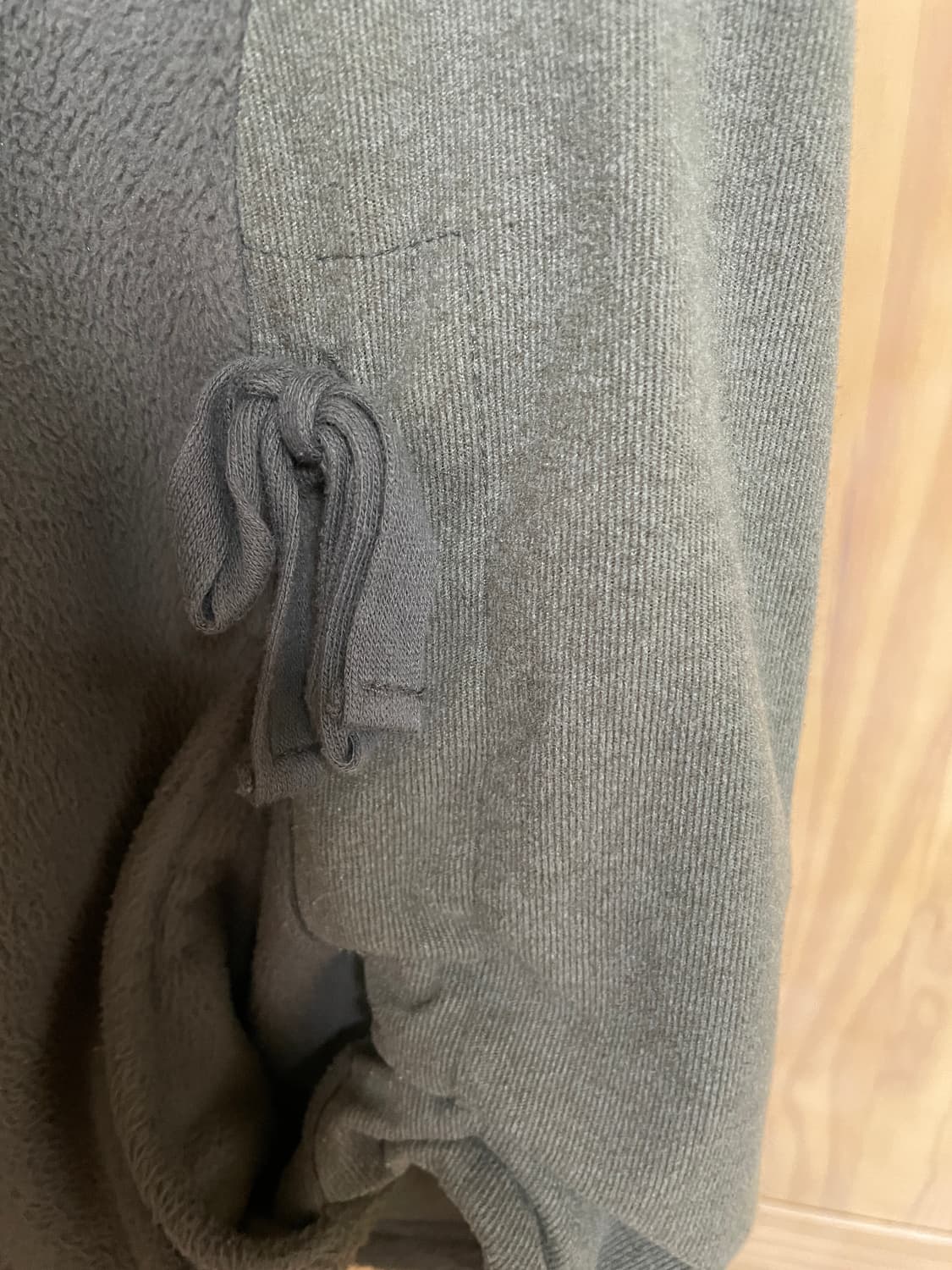 허그유어스킨 드로우 스트링 플리스 차콜 상품이미지5