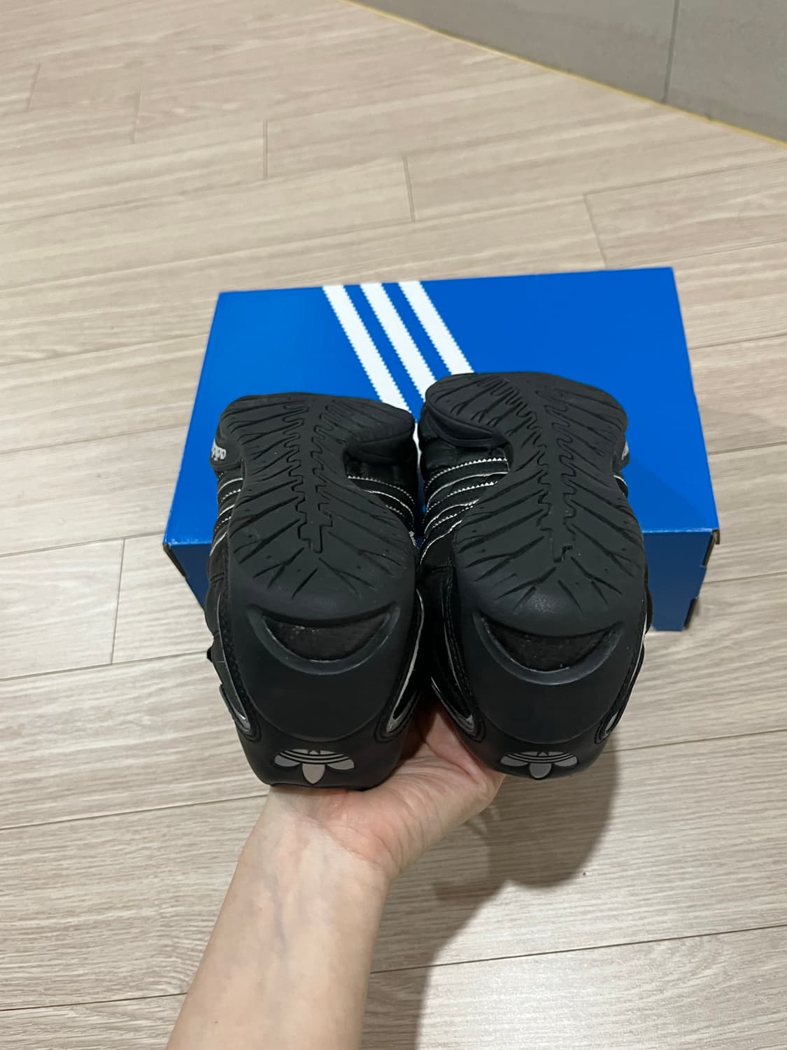 (W) 아디다스 아디레이서 로우 코어 블랙 실버 메탈릭 230 상품이미지7