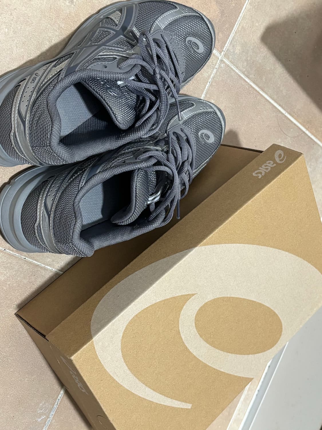 아식스 조그 100 S 카본 그레이 운동화 상품이미지3