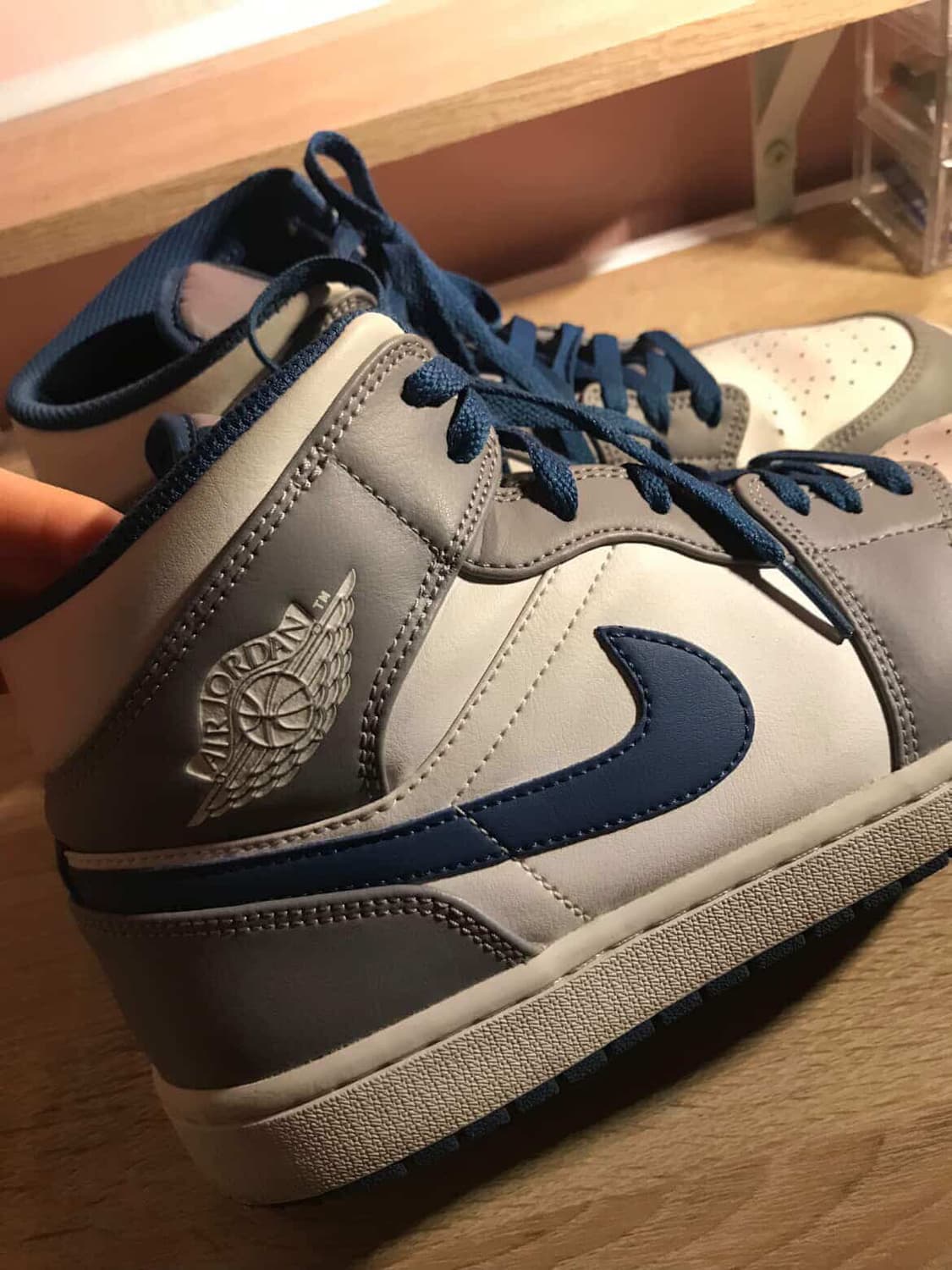 조던 1 미드 시멘트 그레이 트루 블루 상품이미지3