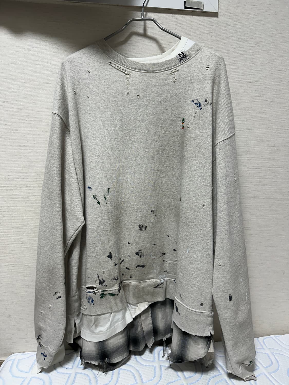 (48) 미하라야스히로 레이어드 데미지 맨투맨 상품이미지1