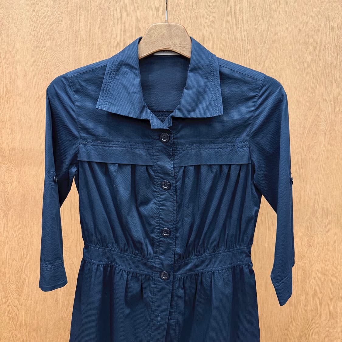 꾸레쥬 셔츠 원피스 7부 버튼 클로징 셔링 디테일 에이라인 네이비 상품이미지4
