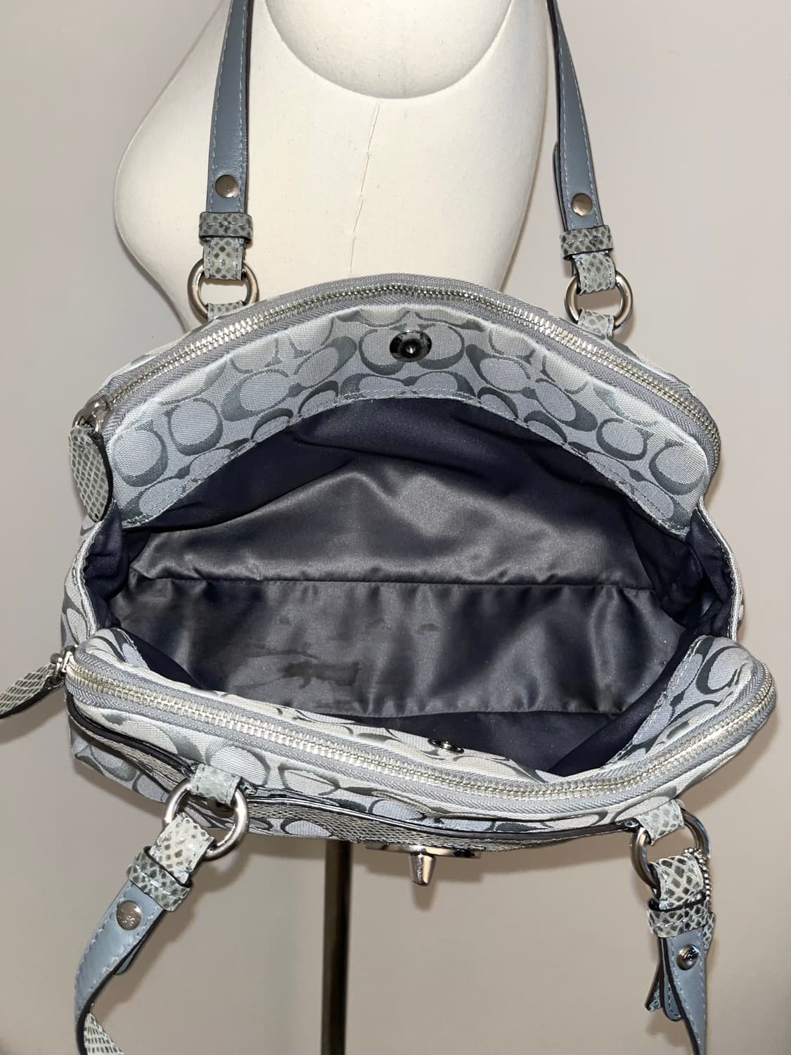 🎉SALE🎉 COACH Gray shoulder bag 상품이미지8