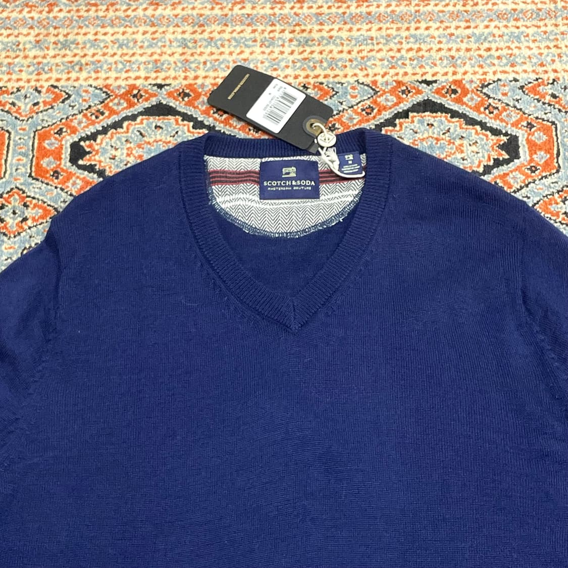 스카치앤소다 브이넥 다크블루 울 혼방 니트 남성M 상품이미지2