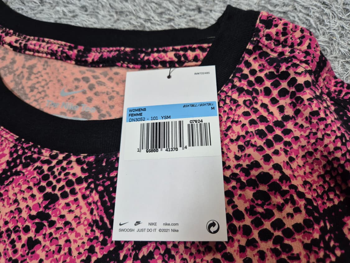 [새상품]나이키 여성 뱀피 패턴 루즈핏 반팔 M 상품이미지6