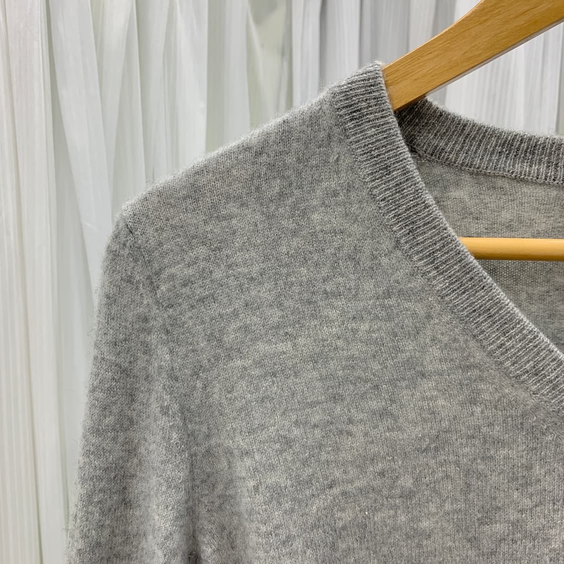 일본 유니클로 캐시미어 100 브이넥 니트 1758 상품이미지2