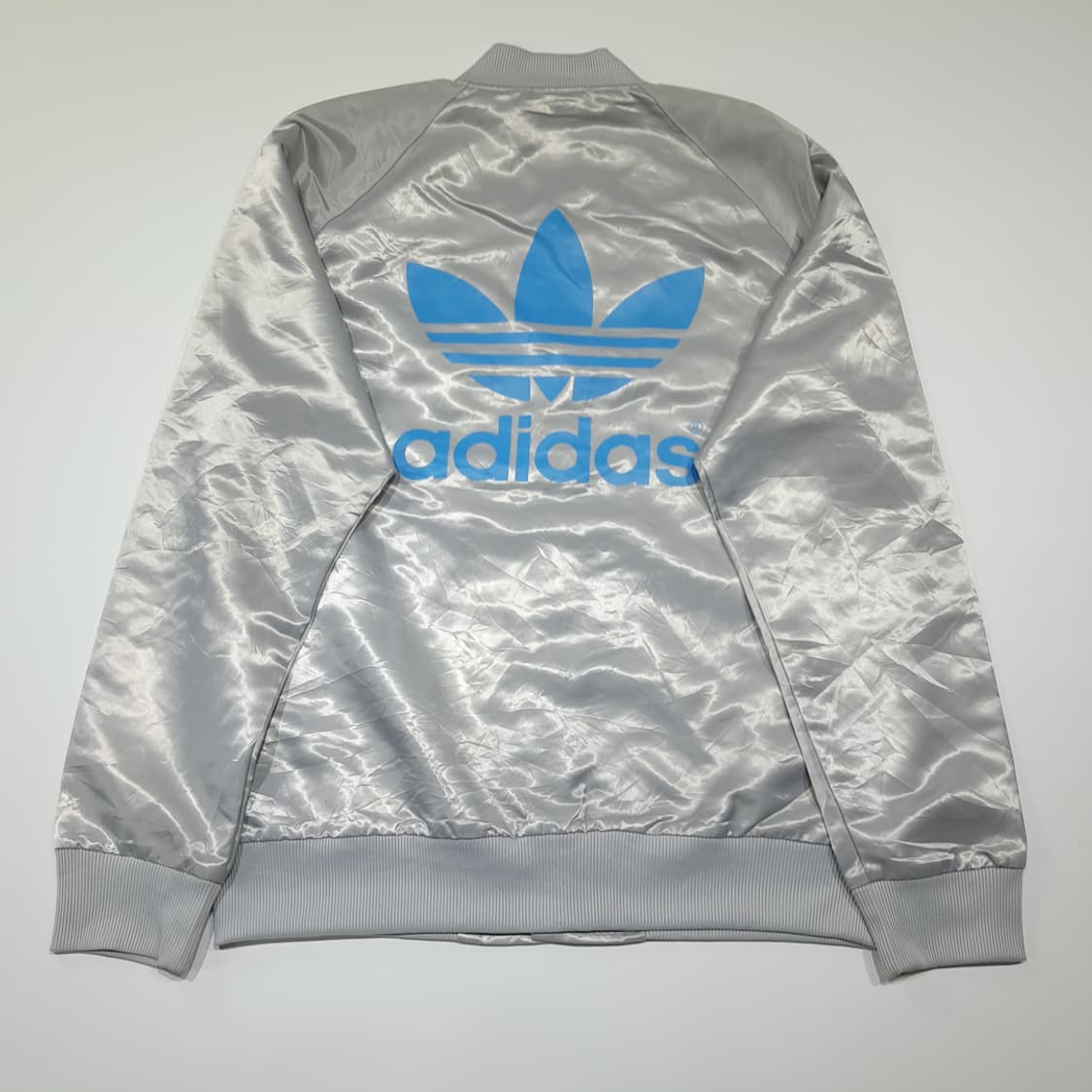 CK129 M 아디다스 니고 25 협업 실버 새틴 빅로고 봄버 자켓 상품이미지7