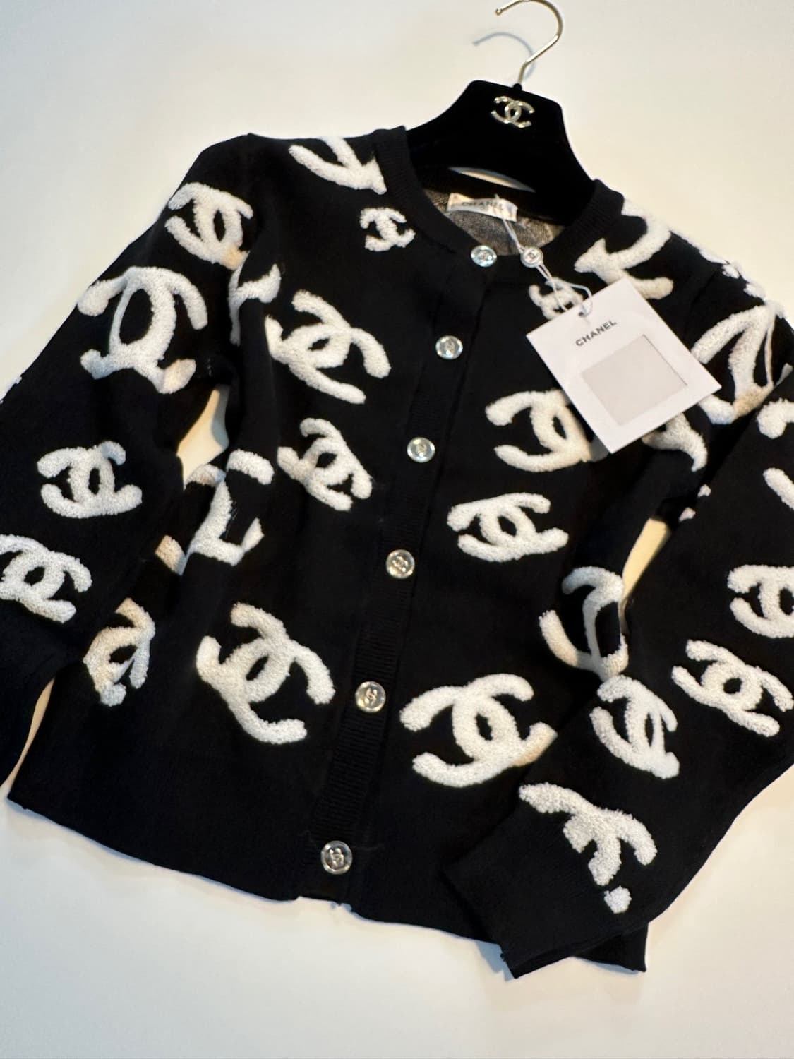 (새상품)샤넬로고가디건 상품이미지4