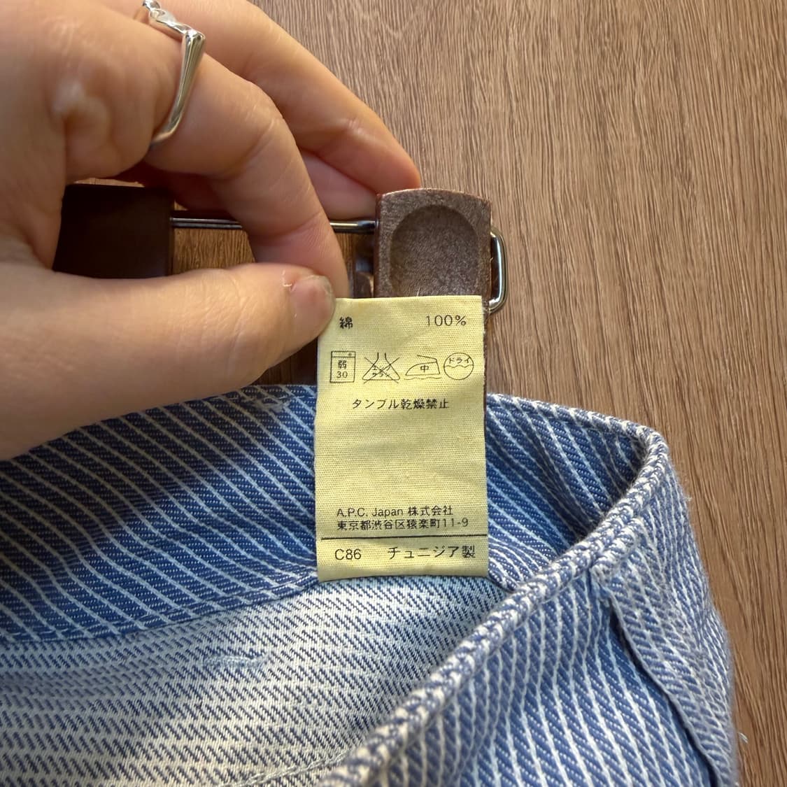 아페쎄 미니 스커트 히코리 스트라이프 패턴 버튼 포켓 디테일 블루 상품이미지6