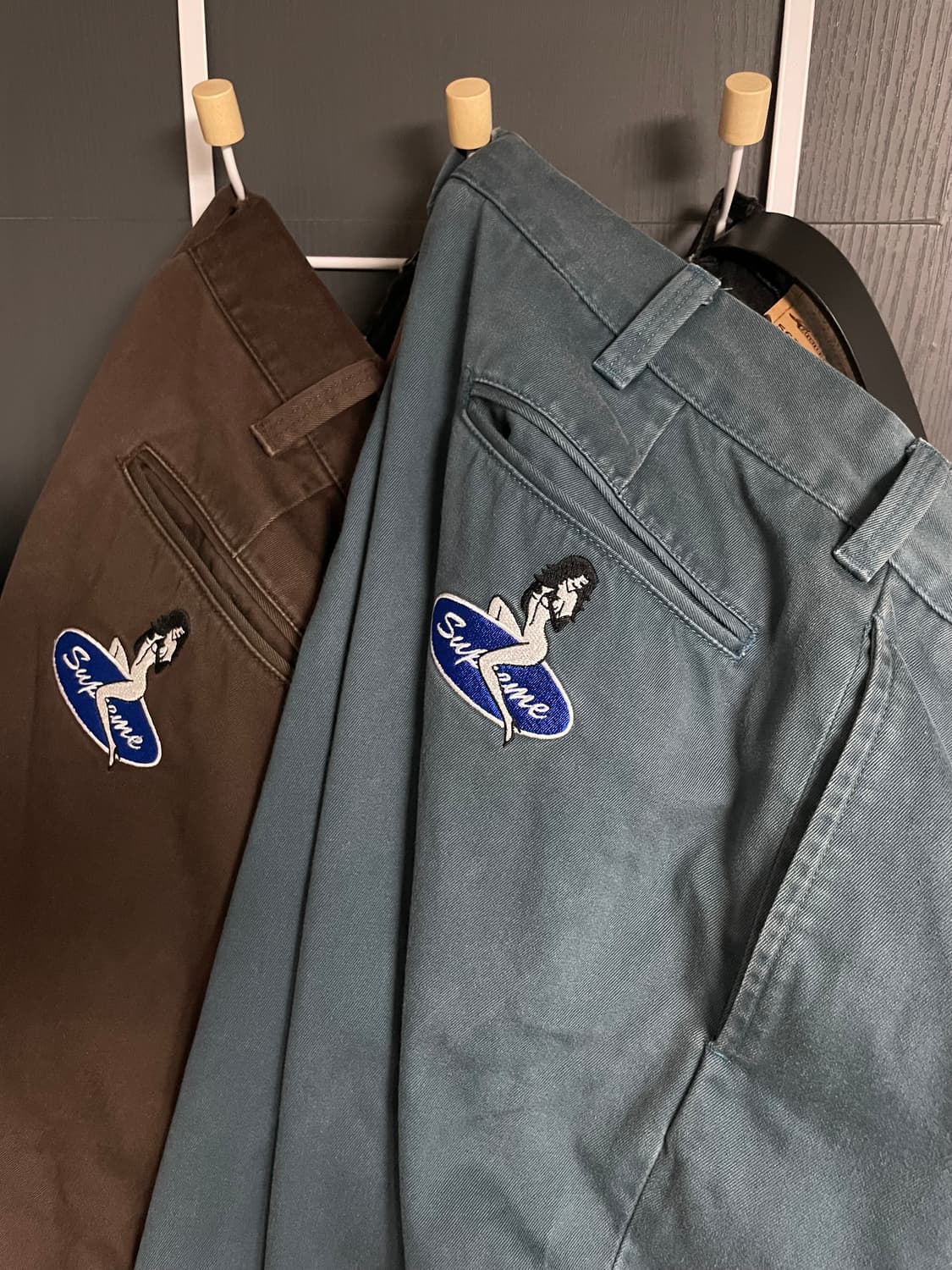 슈프림 핀업 걸 치노 supreme pin up girl chino 상품이미지1