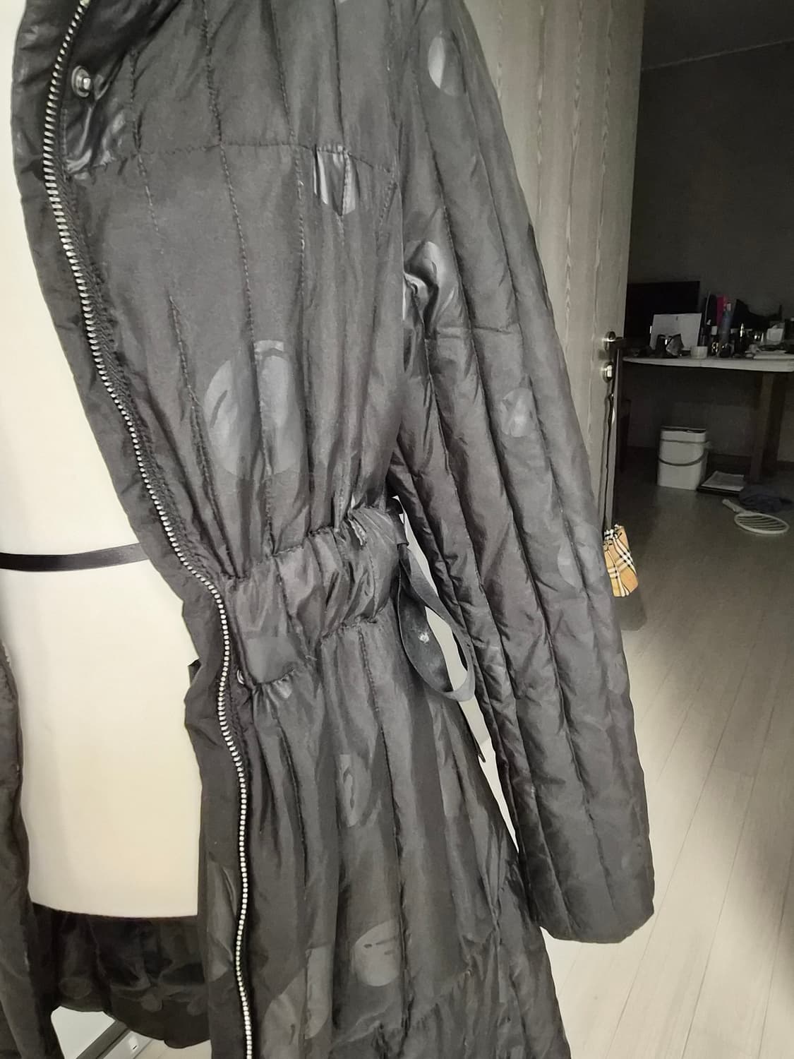 [브랜드] 이상봉에디션 아트 도트 구스다운 롱코트 (아트블랙) 상품이미지5