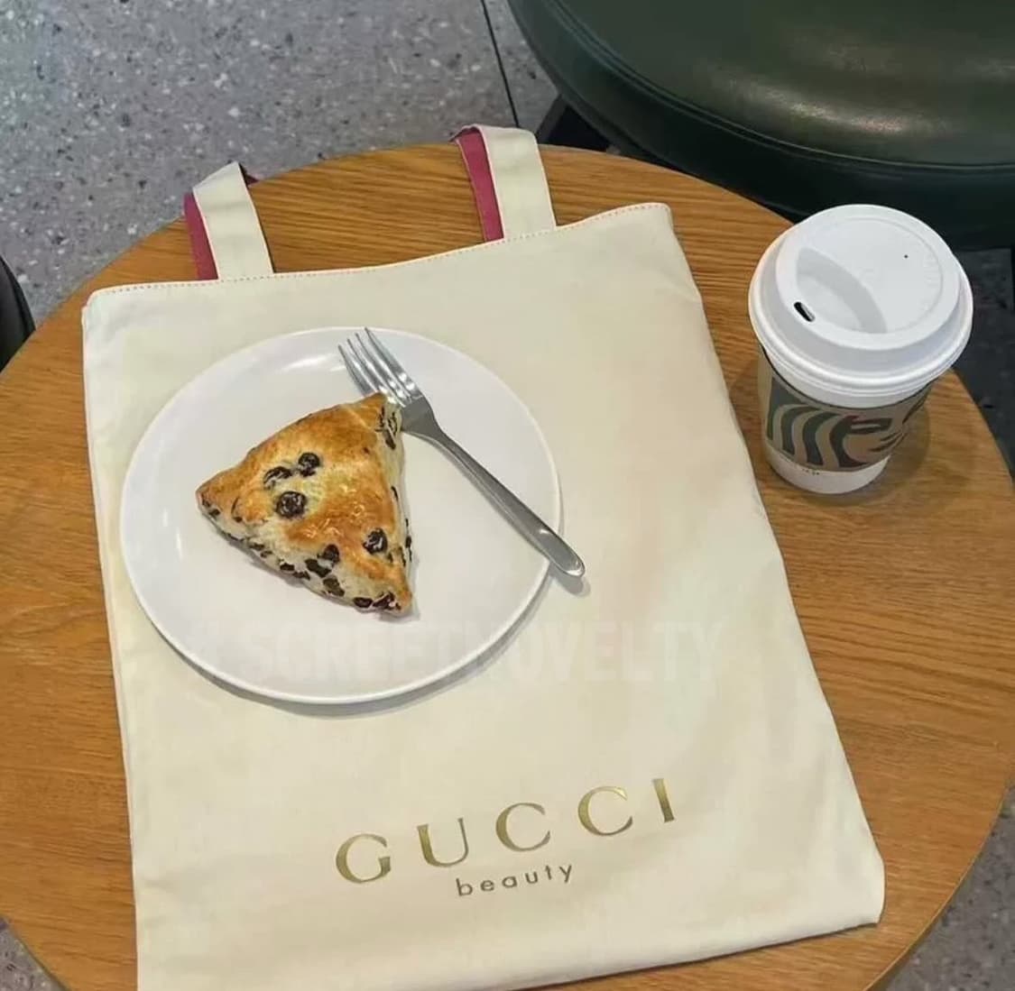 구찌뷰티  핑크&베이지 양면 에코백  상품이미지8