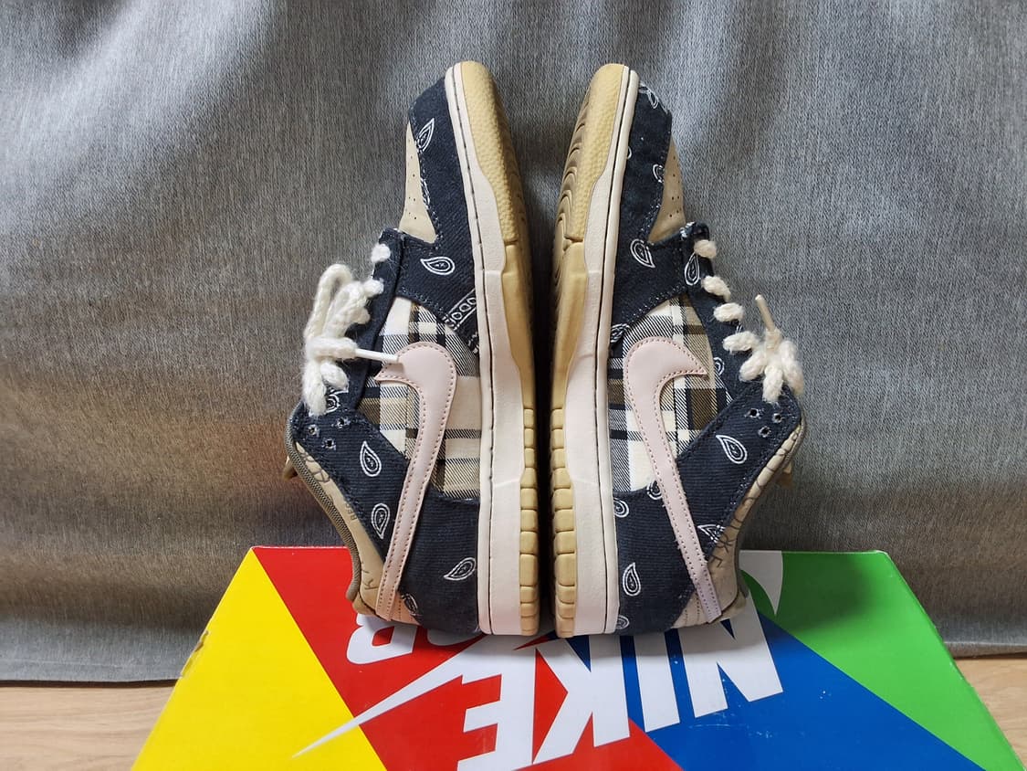 나이키 x 트래비스 스캇 SB 덩크 로우 상품이미지4