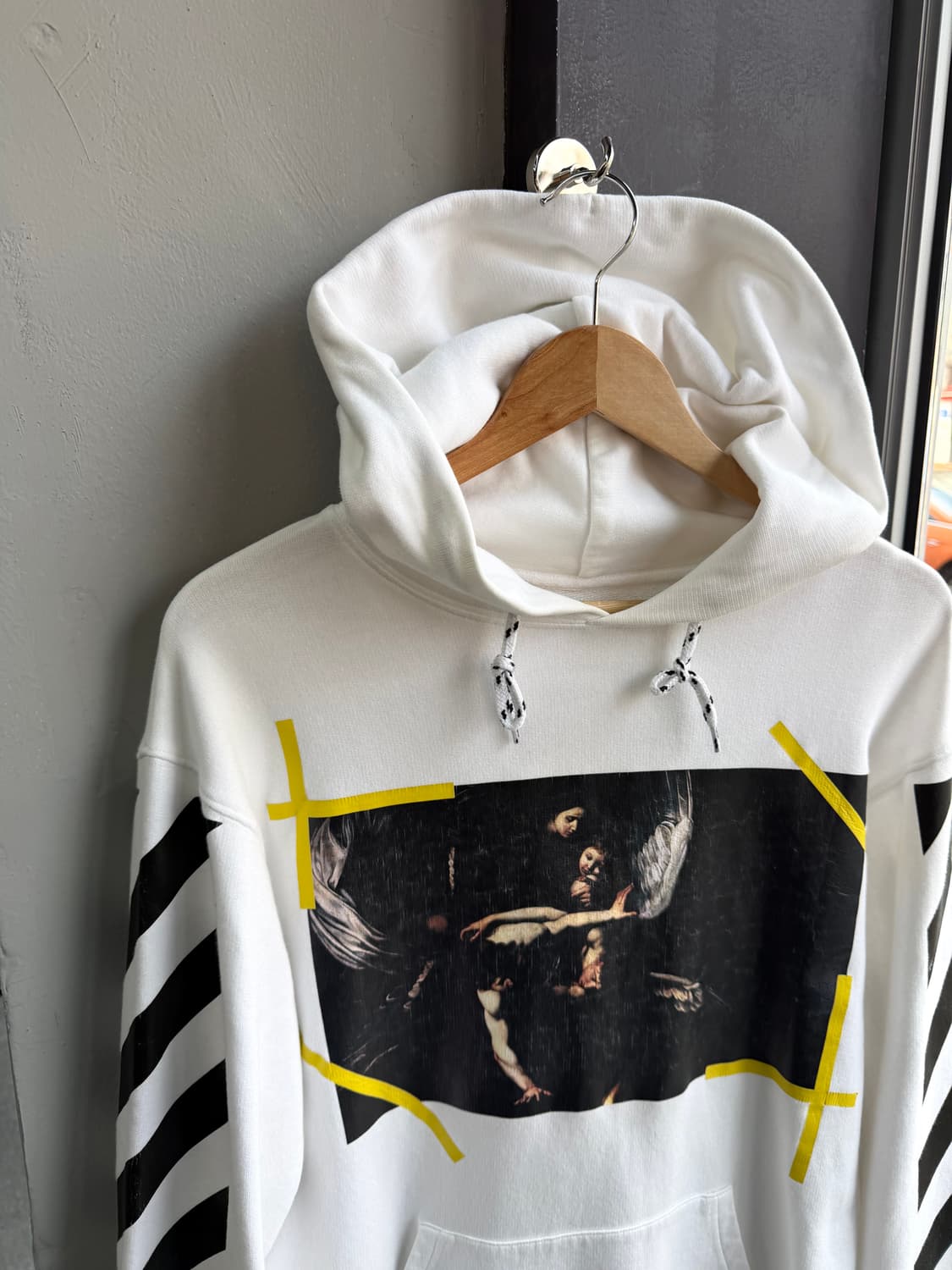 100/ 오프화이트 카라바조 프린팅 후드티 Off White 상품이미지3