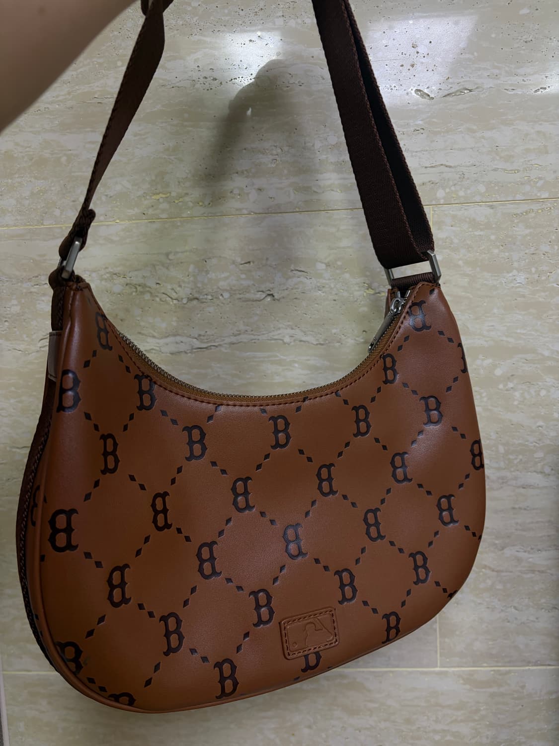 MLB 다이아모노그램 PU엠보 라지 호보백(실사) 상품이미지3