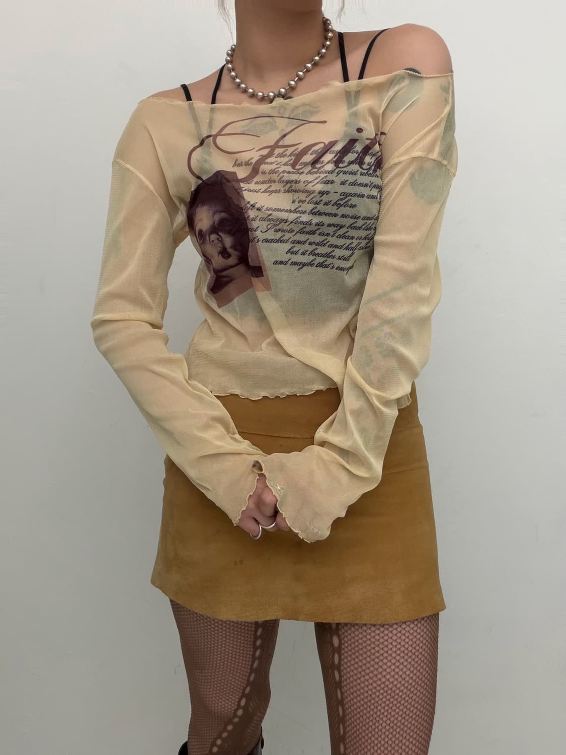 아이보리 포토그래픽 시스루 탑  상품이미지1