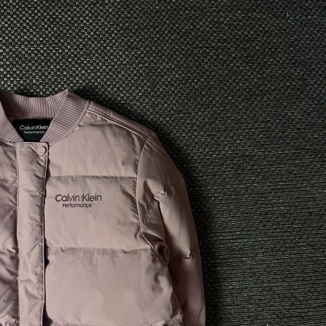 캘빈클라인 딸기우유 덕다운 패딩 S 상품이미지3