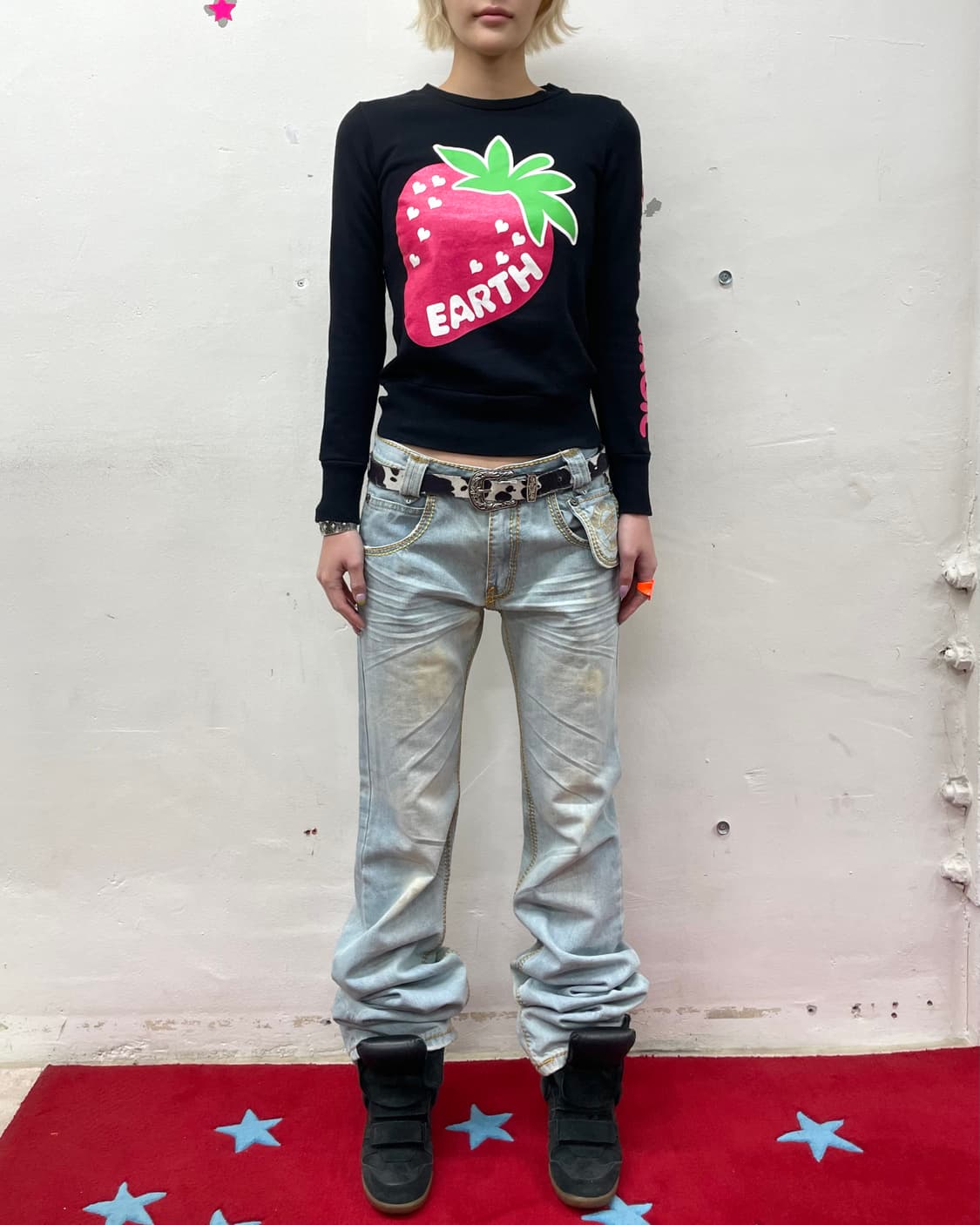 EARTH Big Strawberry Glossy Sweatshirt  상품이미지5