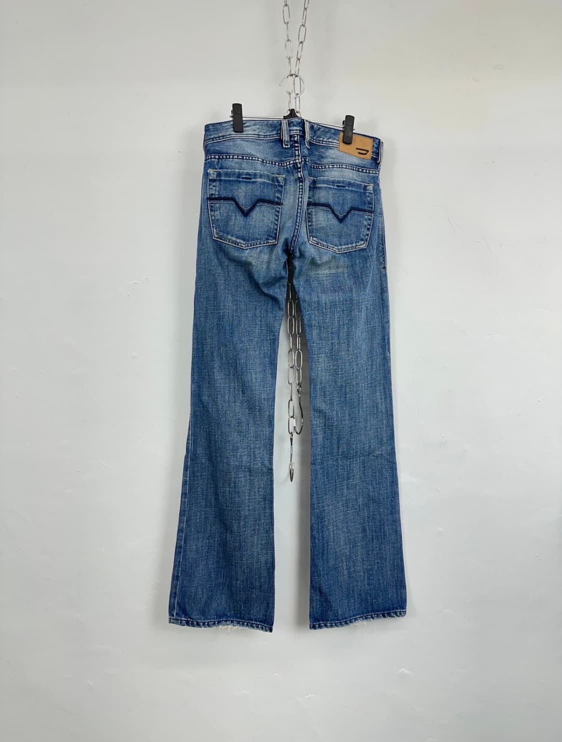 Diesel Distressed Indigo Bootcut Denim 상품이미지8
