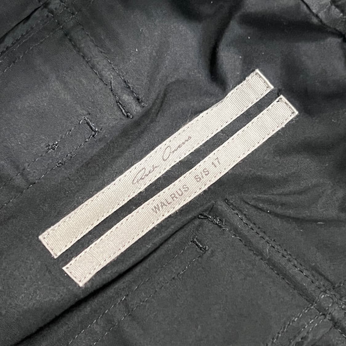 릭오웬스 17SS "WALRUS" 드로우스트링 카고 포드 쇼츠 블랙 상품이미지7