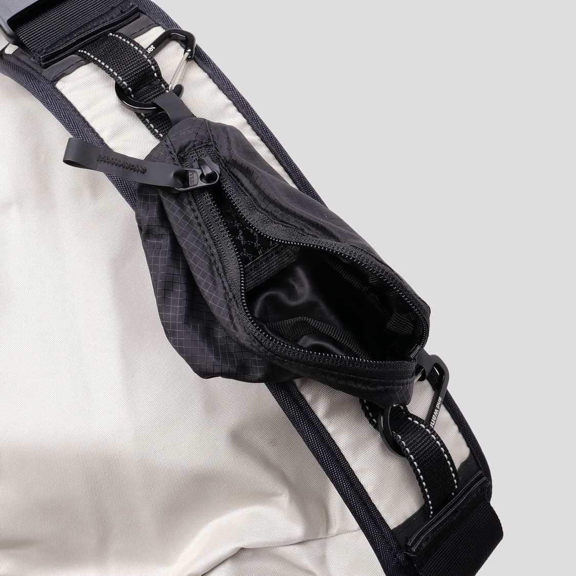 앤드원더 20L 메신저백 상품이미지6