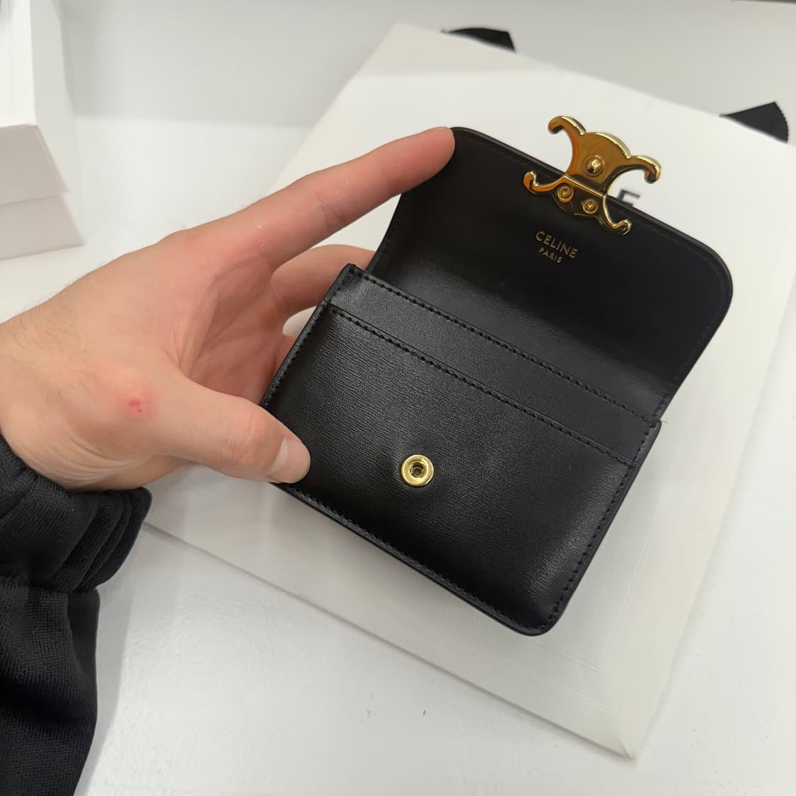 셀린느 트리옹프 플랩 카드지갑 블랙 상품이미지5