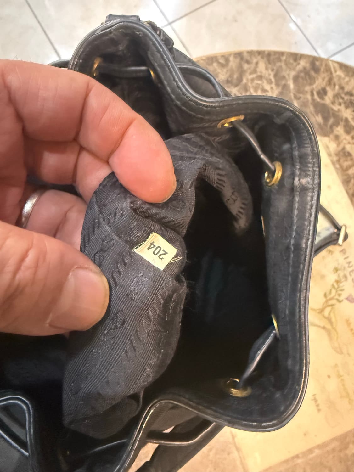 정품 프라다 자가드 버킷백 팝니다 상품이미지8