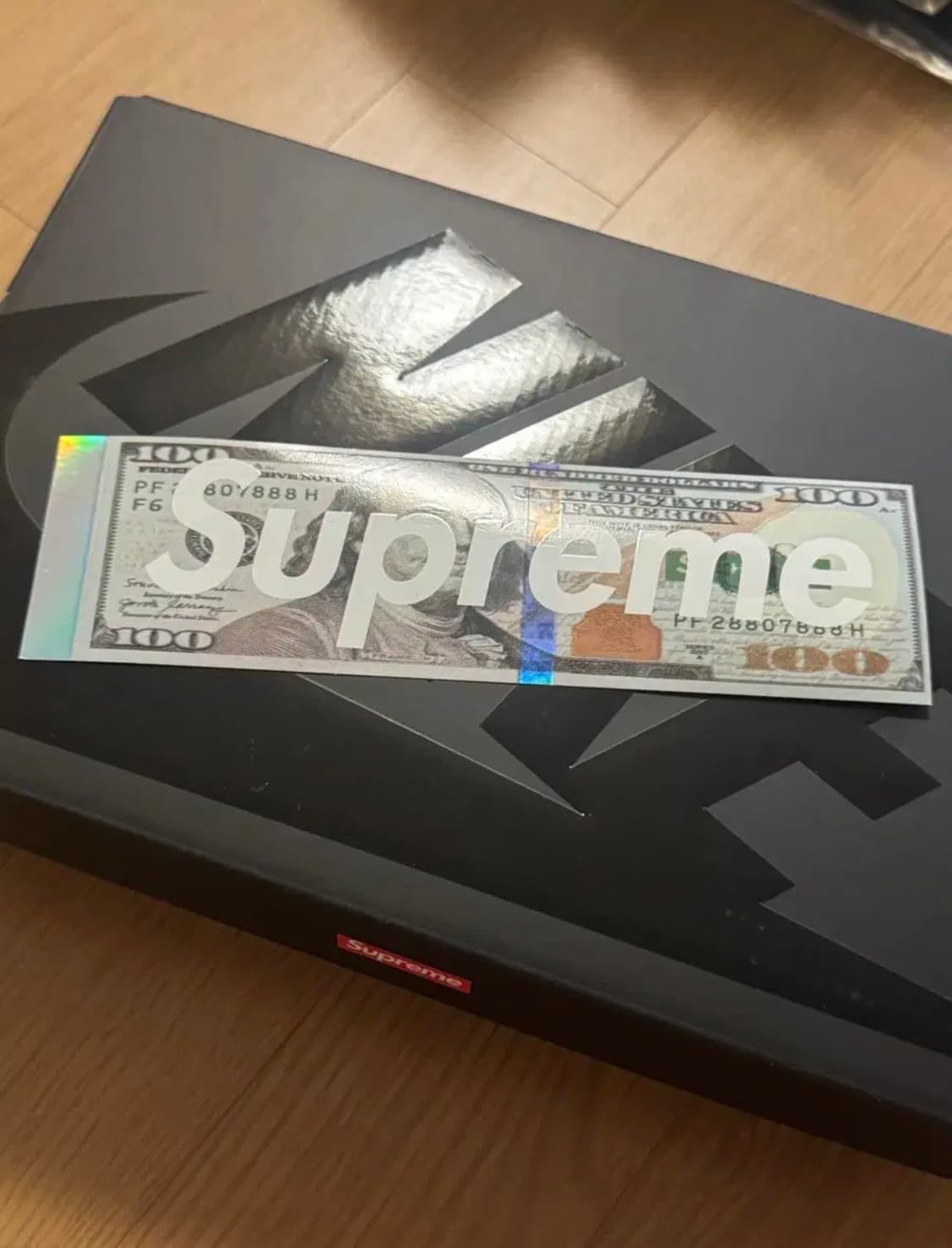 슈프림 달러 박스로고 스티커 상품이미지1