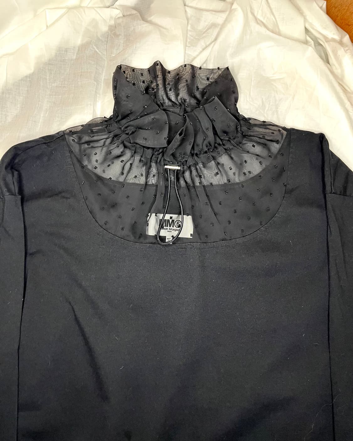 엠엠식스 메종마르지엘라 튤 러플 칼라 블랙 롱슬리브 탑 상품이미지1