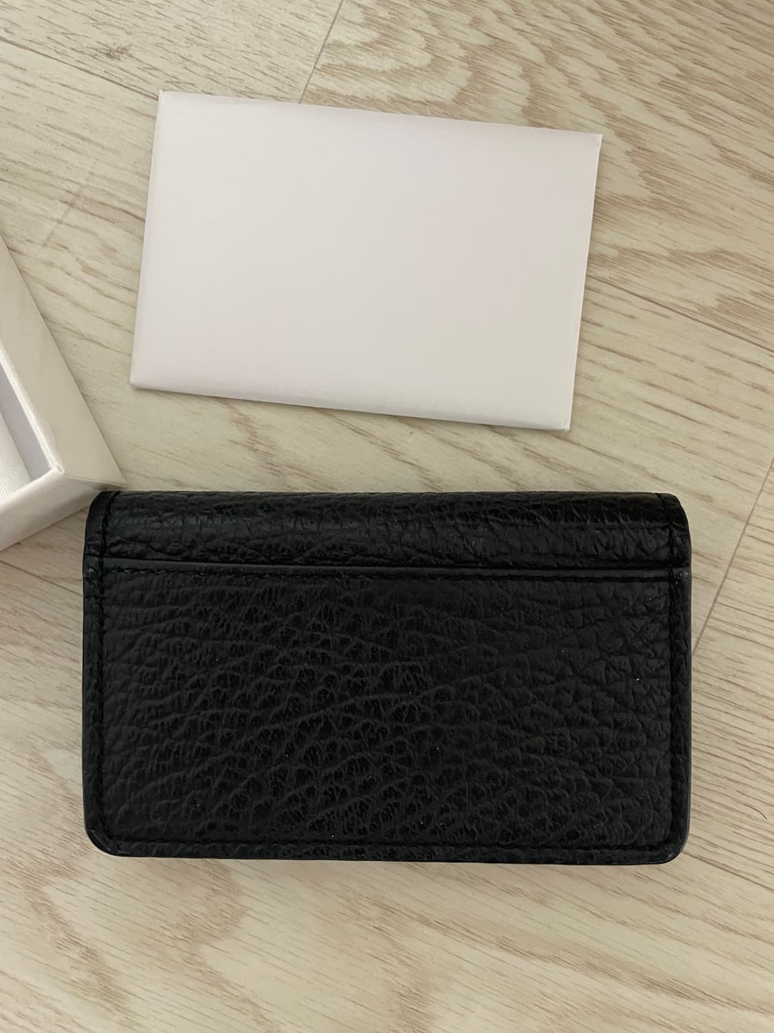 메종 마르지엘라 스티치 레더 플랩 카드 홀더 블랙 상품이미지3