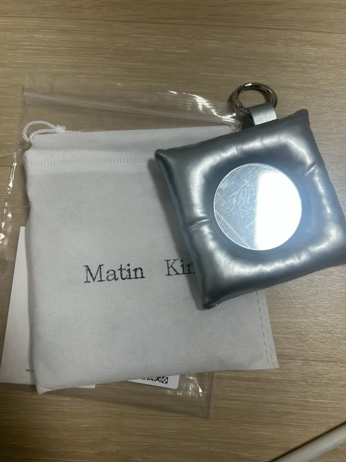 새상품) 마뗑킴 푸퍼 스퀘어 미러 키링 상품이미지3