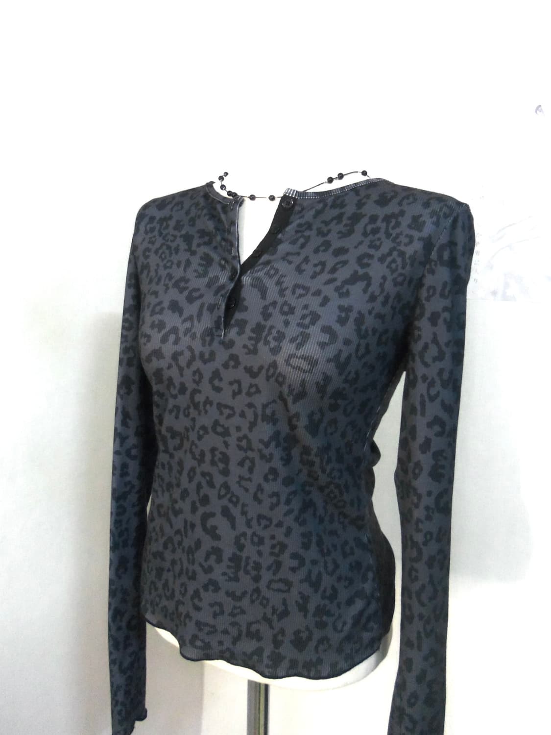 Grey Leopard Fit Top 상품이미지1