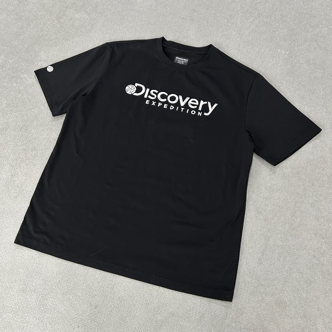 디스커버리 반팔 블랙  상품이미지1
