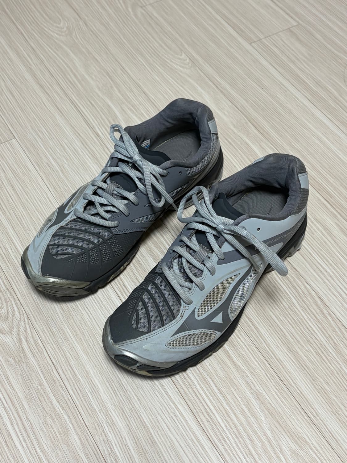 미즈노 웨이브 라이트닝 z3 그레이 상품이미지2