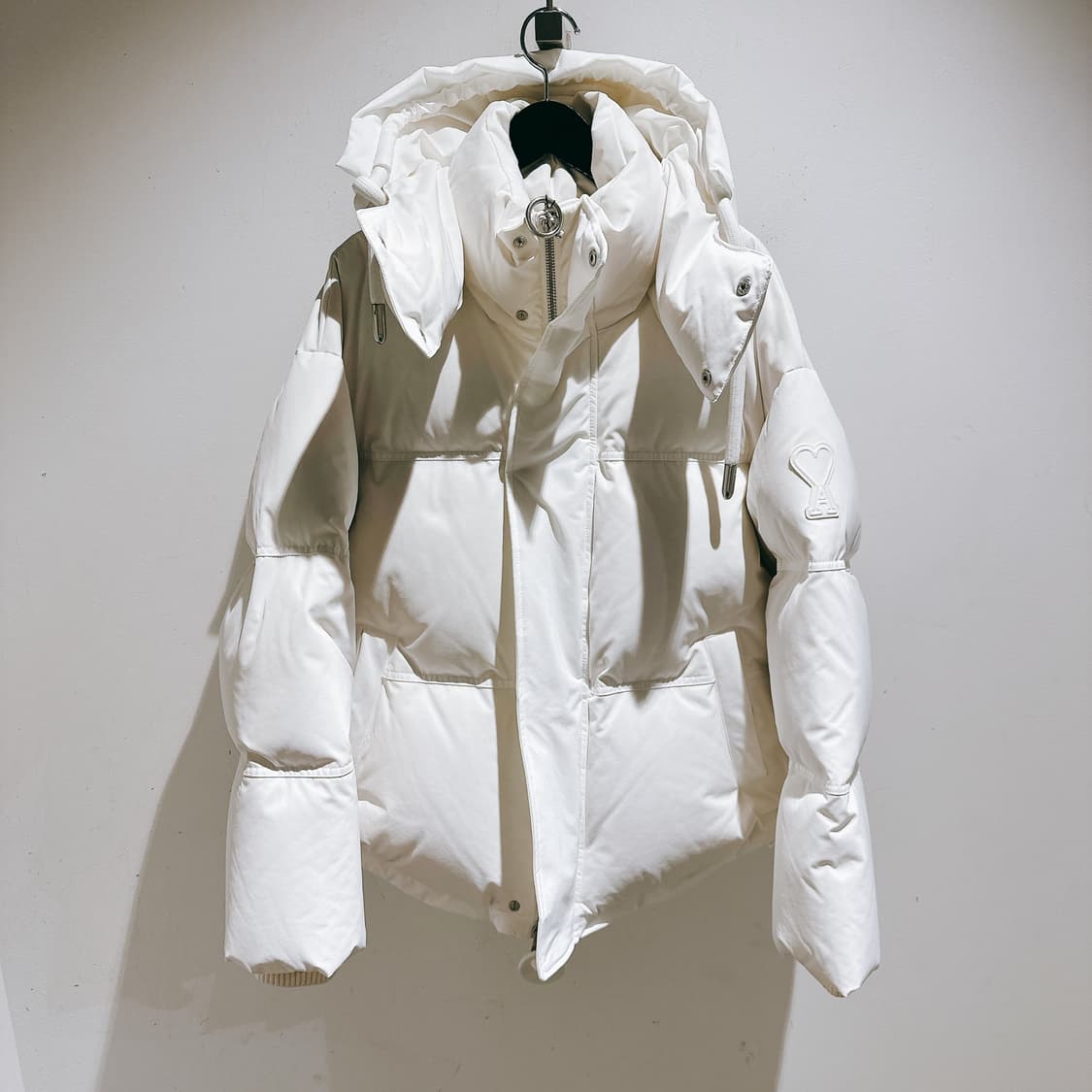 아미 남녀공용 하트로고 패치 오버사이즈 다운 점퍼 상품이미지1