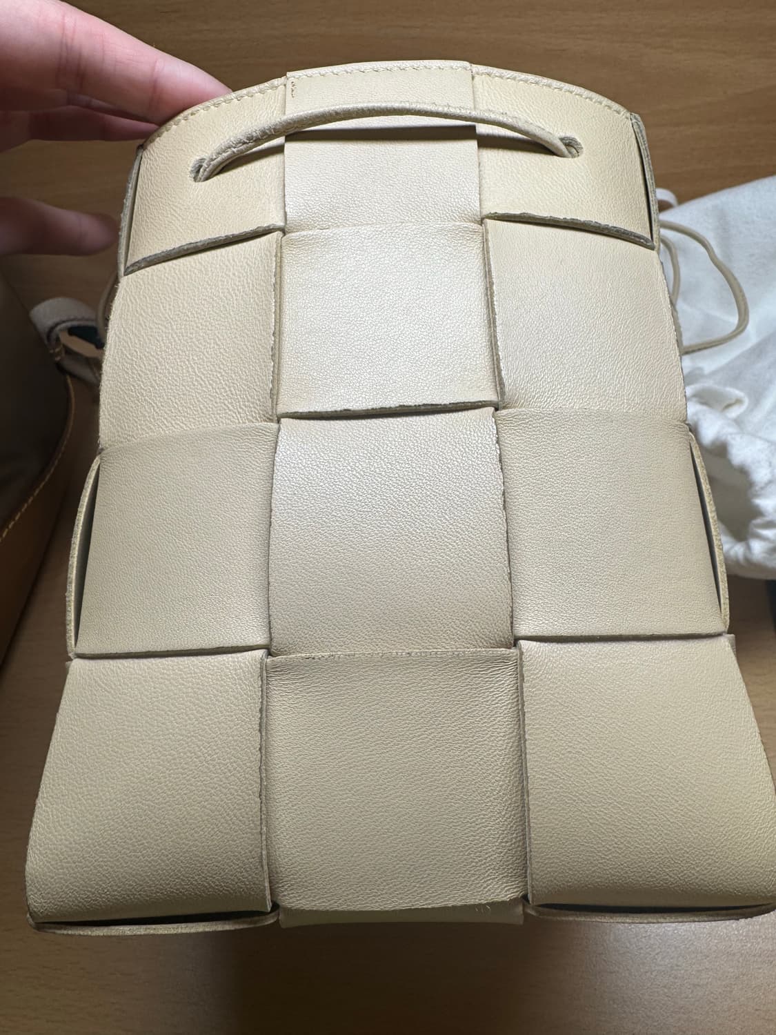 보테가 베네타 버킷백 스몰 포리지 상품이미지5