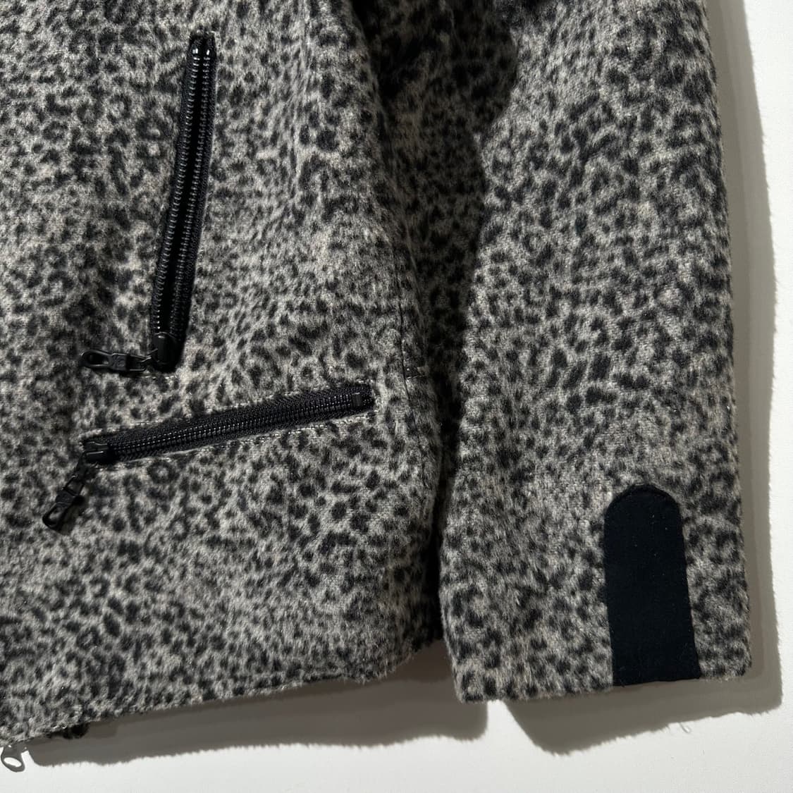 로엔 x 세만틱디자인 레오파드 라이더 자켓 상품이미지6