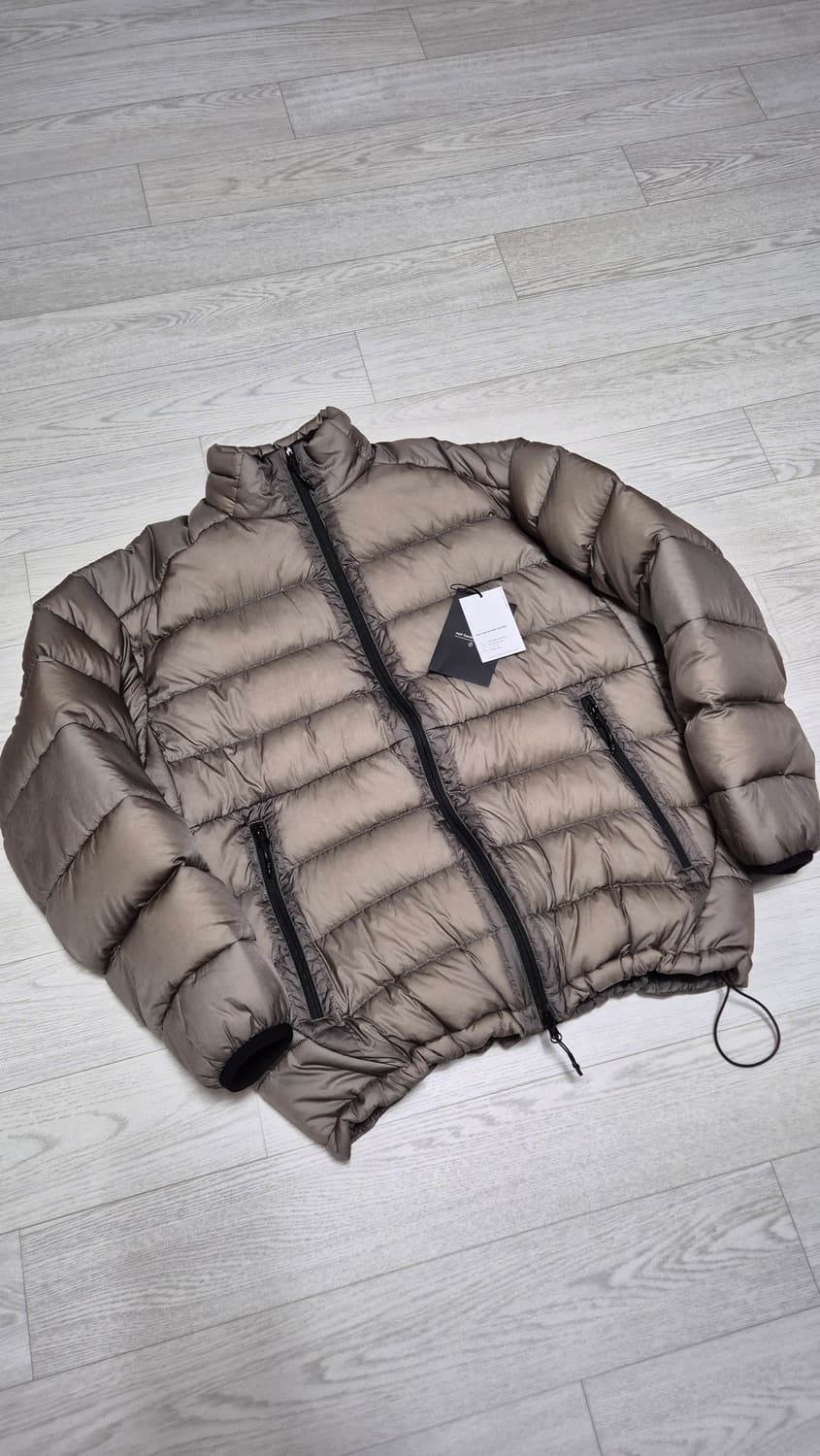 AW25 모이프 헬리움 다운 패딩(SHEER OLIVE) 상품이미지1