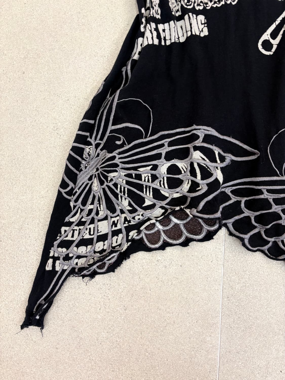 글리츠 나비 레터링 반팔 상품이미지3