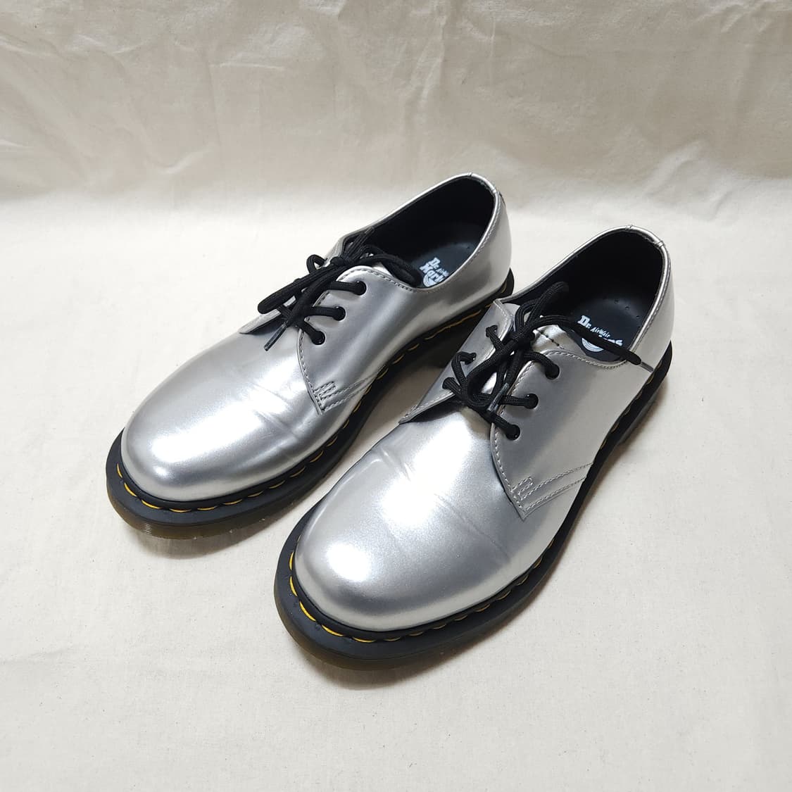[9UK] 닥터마틴 1461 3홀 Silver (280~285) 상품이미지1