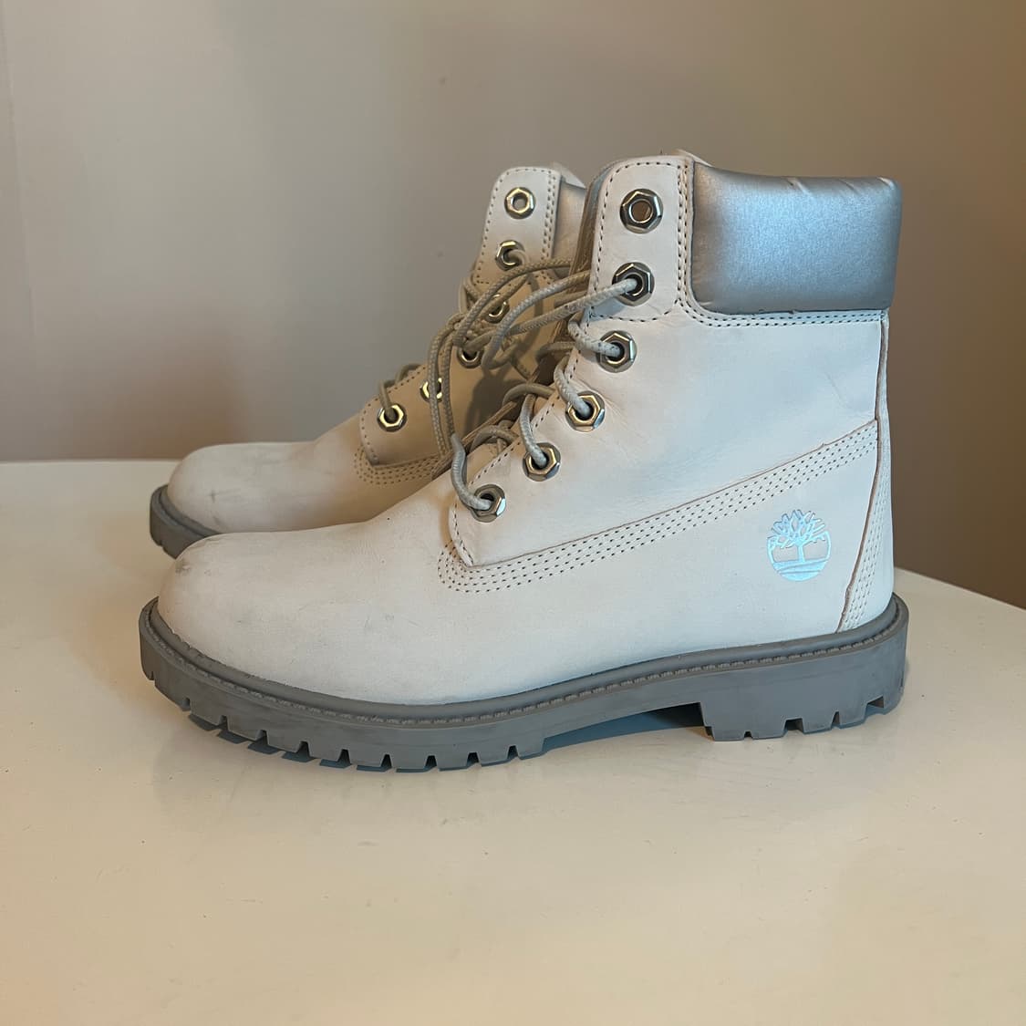 팀버랜드 헤리티지 6인치 방수 부츠 화이트 누벅 & 실버  상품이미지2