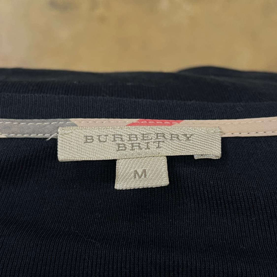 버버리 블랙 긴팔티셔츠 상품이미지5