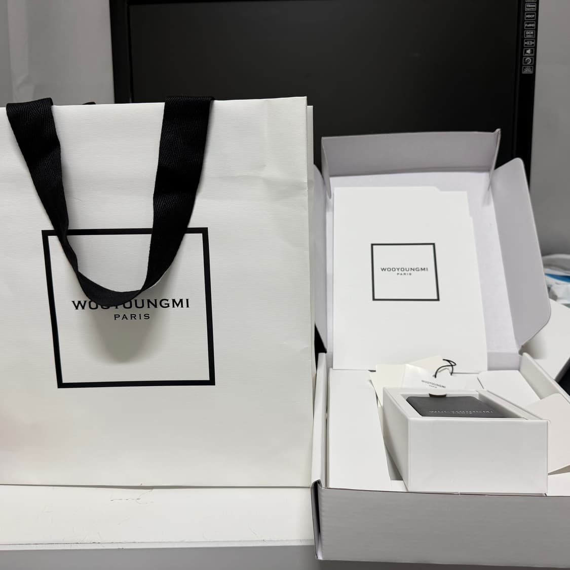 우영미 블랙 아이폰 마그네틱 로고 카드 케이스 상품이미지3