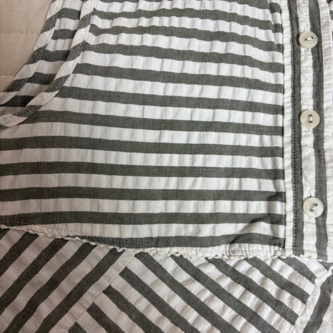 나이스클랍 스트라이프 민소매 블라우스 상품이미지4