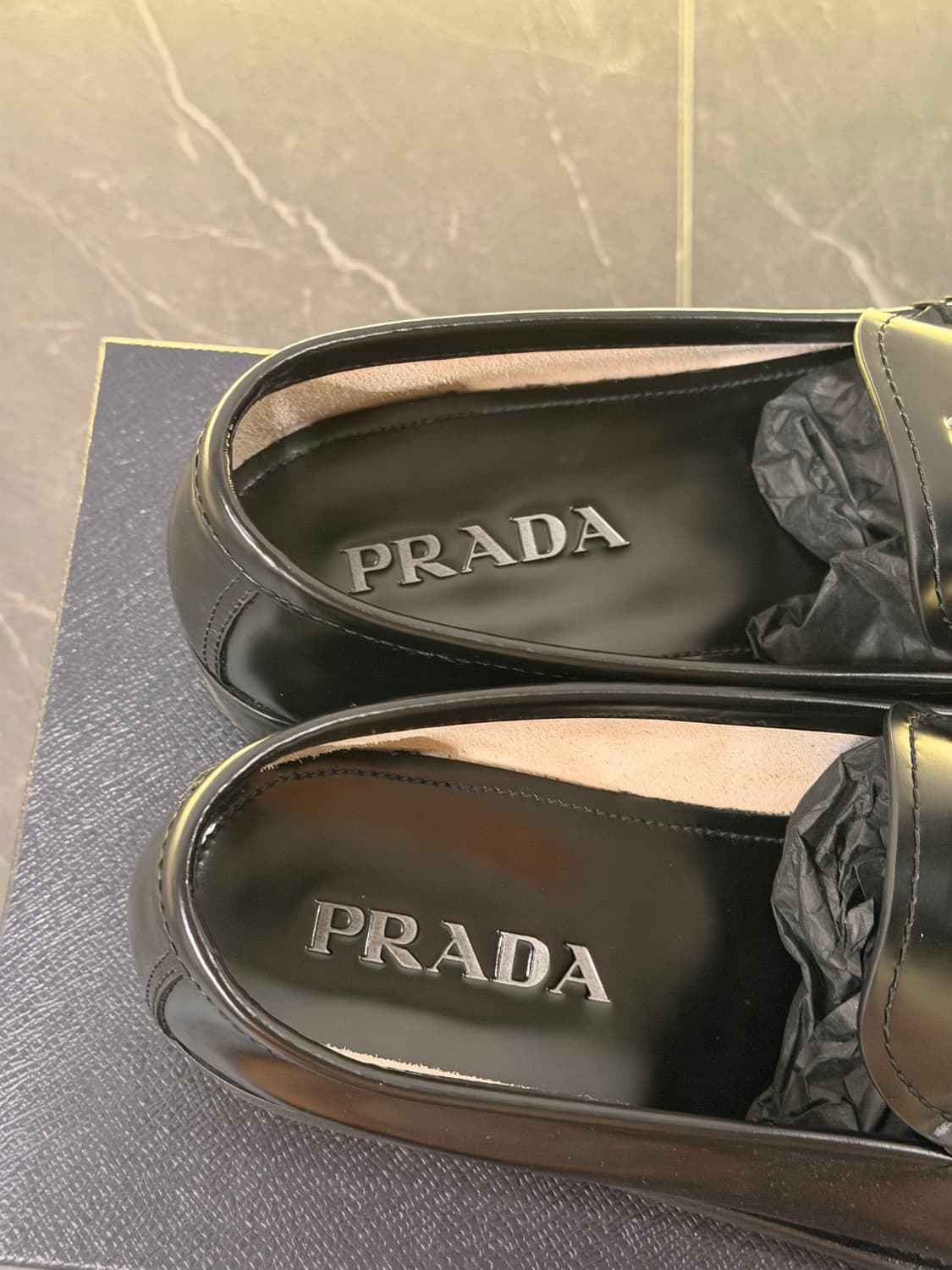 프라다 PRADA 브러쉬드 가죽 로퍼 상품이미지6